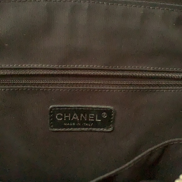 AUTH Chanel Matelasse black patent  quilted tote bag - Picture 6 of 11